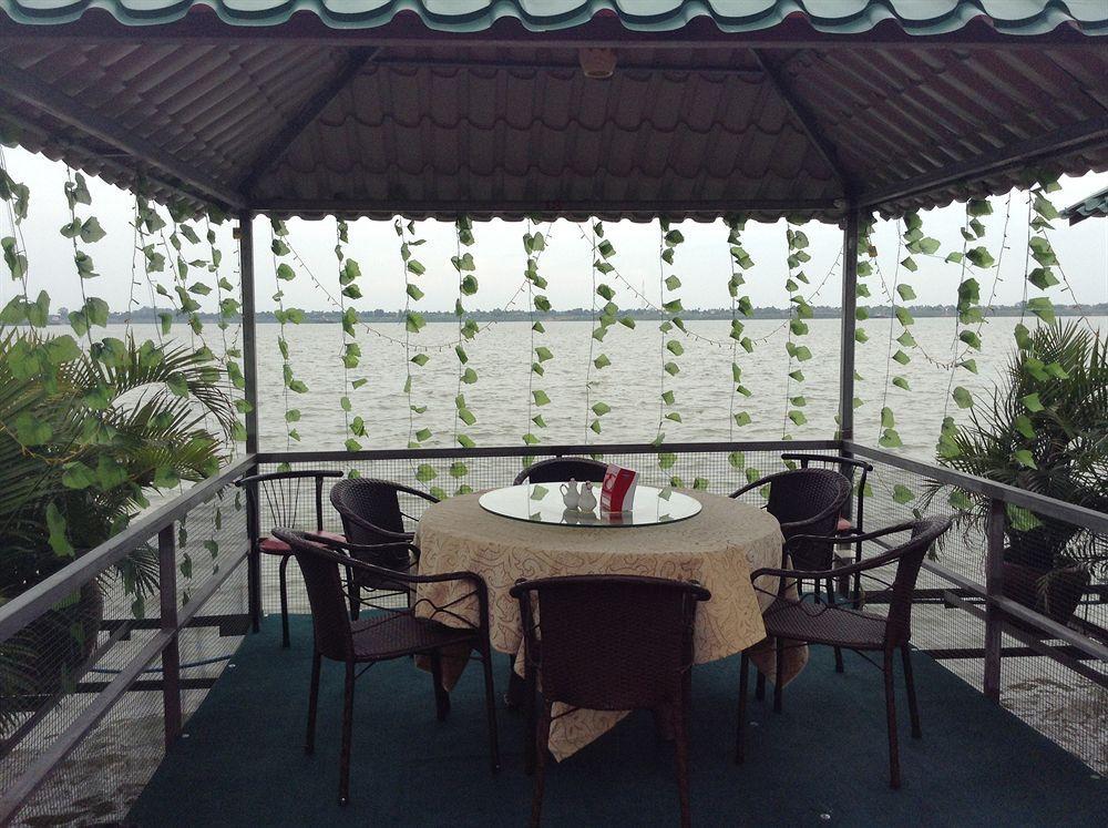High Sky Hotel Phnom Penh Exterior photo