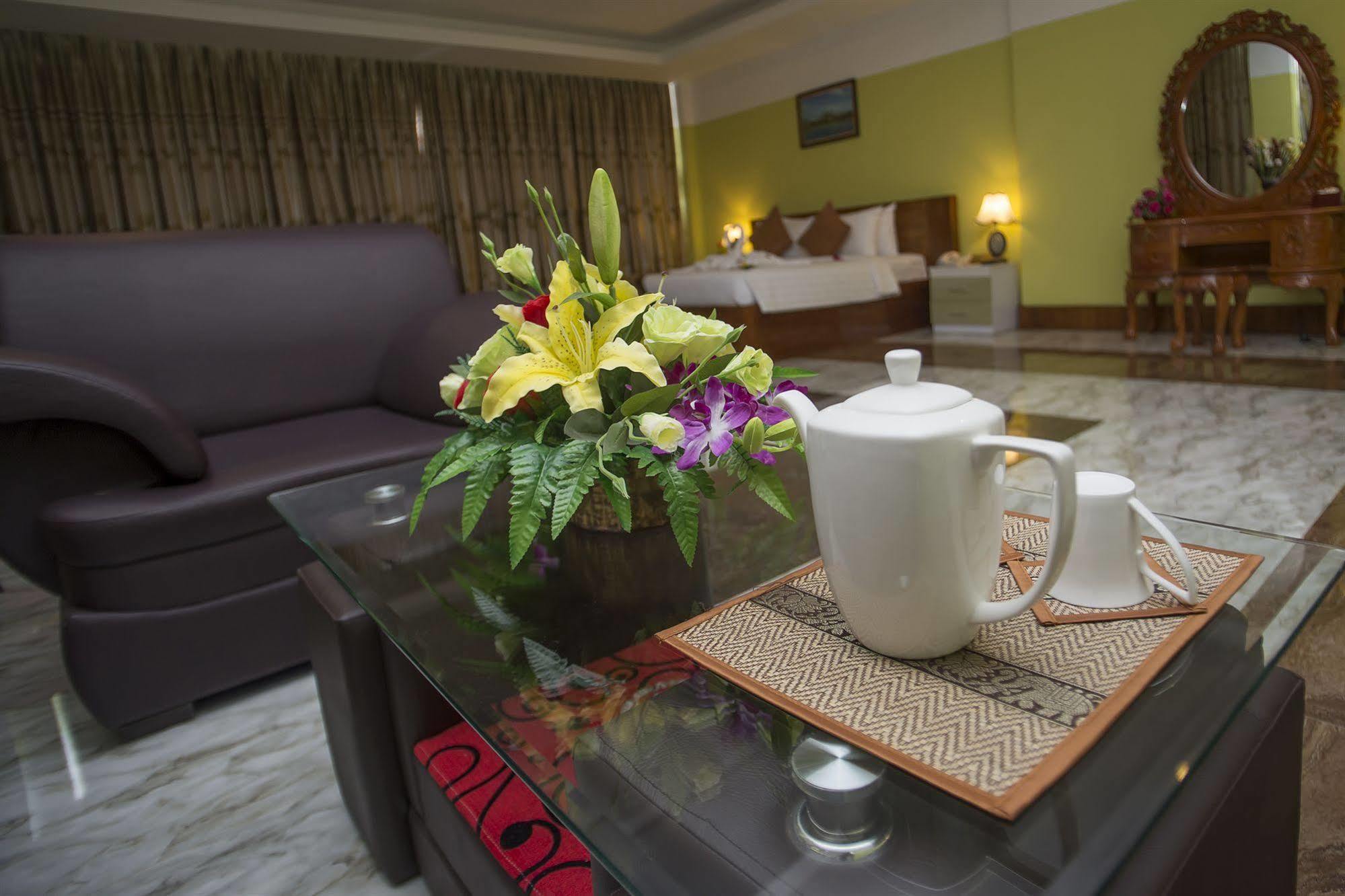 High Sky Hotel Phnom Penh Exterior photo