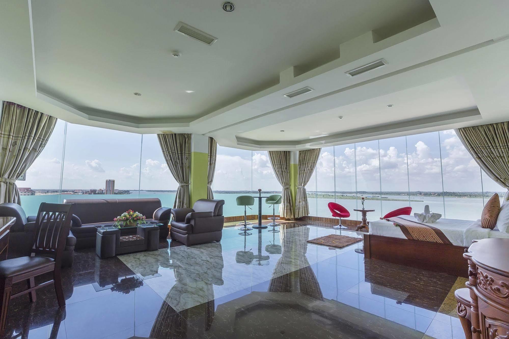 High Sky Hotel Phnom Penh Exterior photo