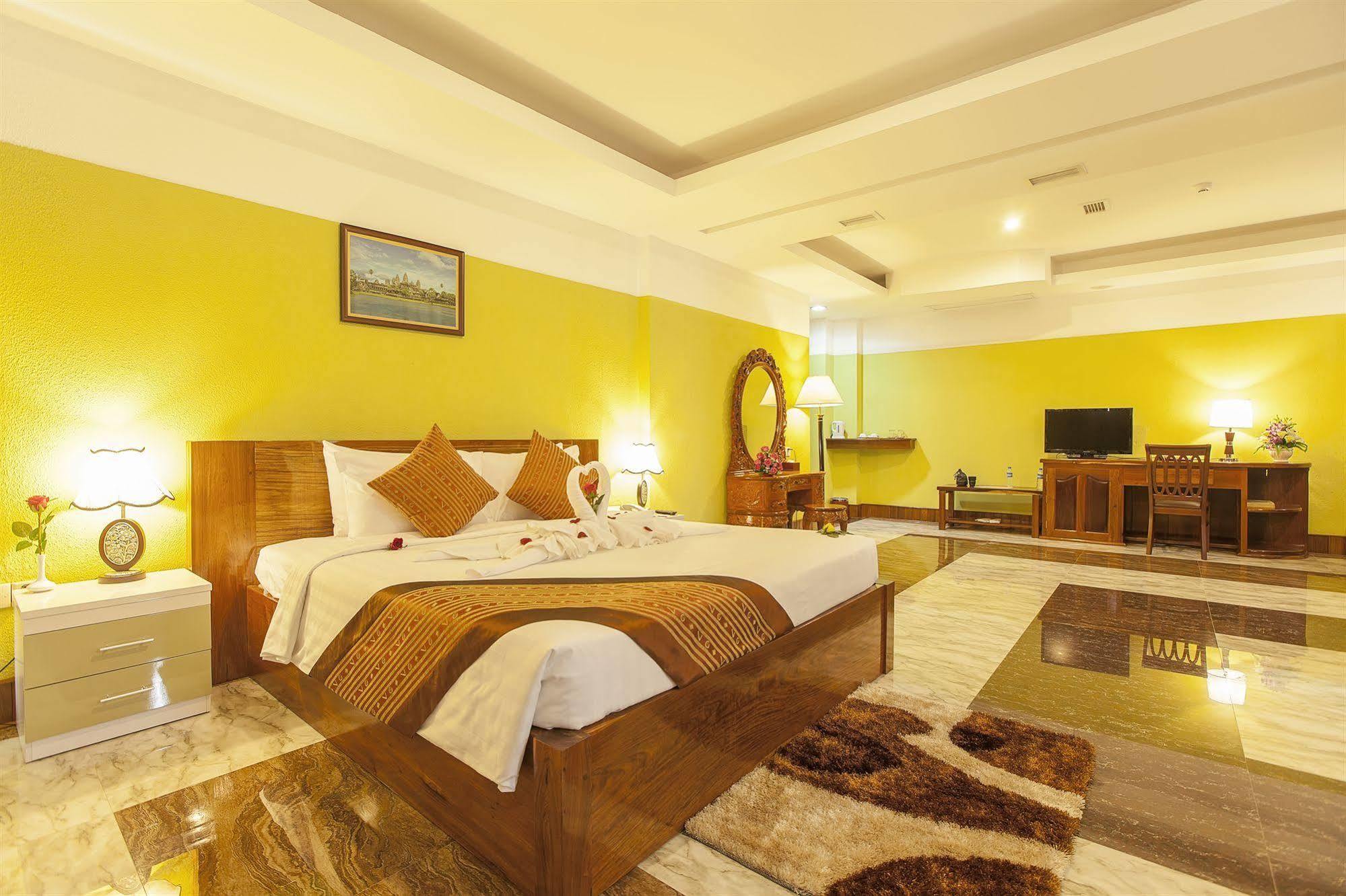 High Sky Hotel Phnom Penh Exterior photo