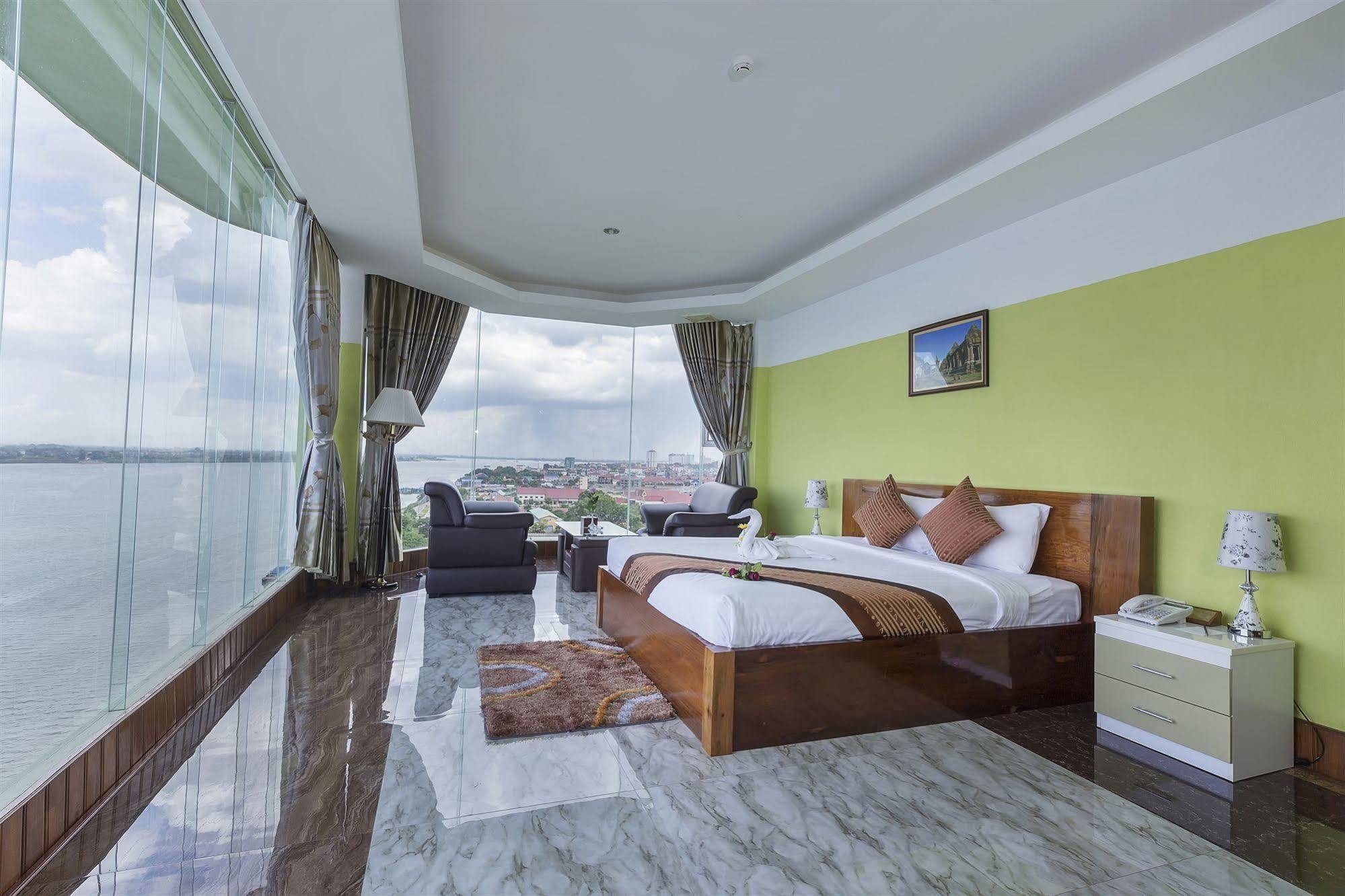 High Sky Hotel Phnom Penh Exterior photo