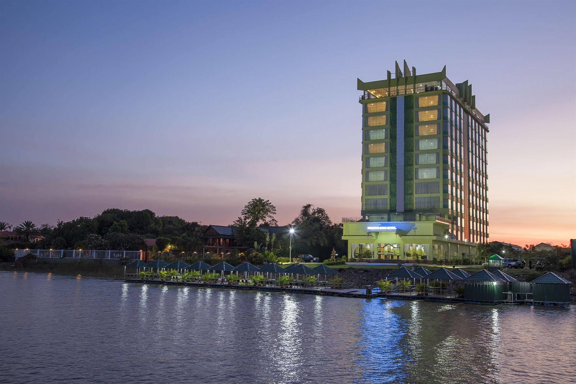 High Sky Hotel Phnom Penh Exterior photo