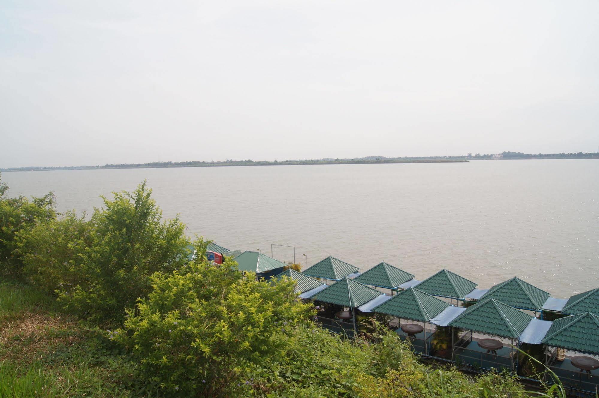 High Sky Hotel Phnom Penh Exterior photo